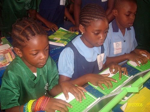 Cameroon1 - children with XO computer